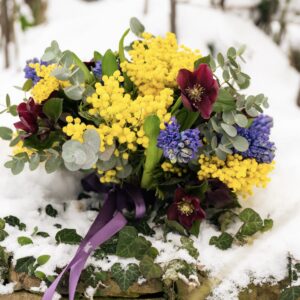 Buchet cu mimoza si zambile