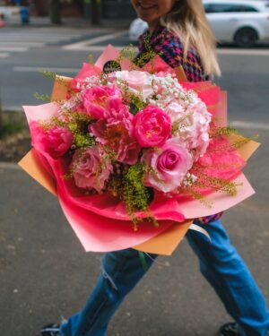 Buchet Pink Statement (Bujori, Hortensie & Trandafiri)