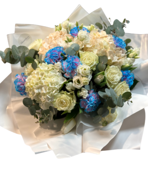 Buchet Cream & Blue cu hortensie si trandafiri