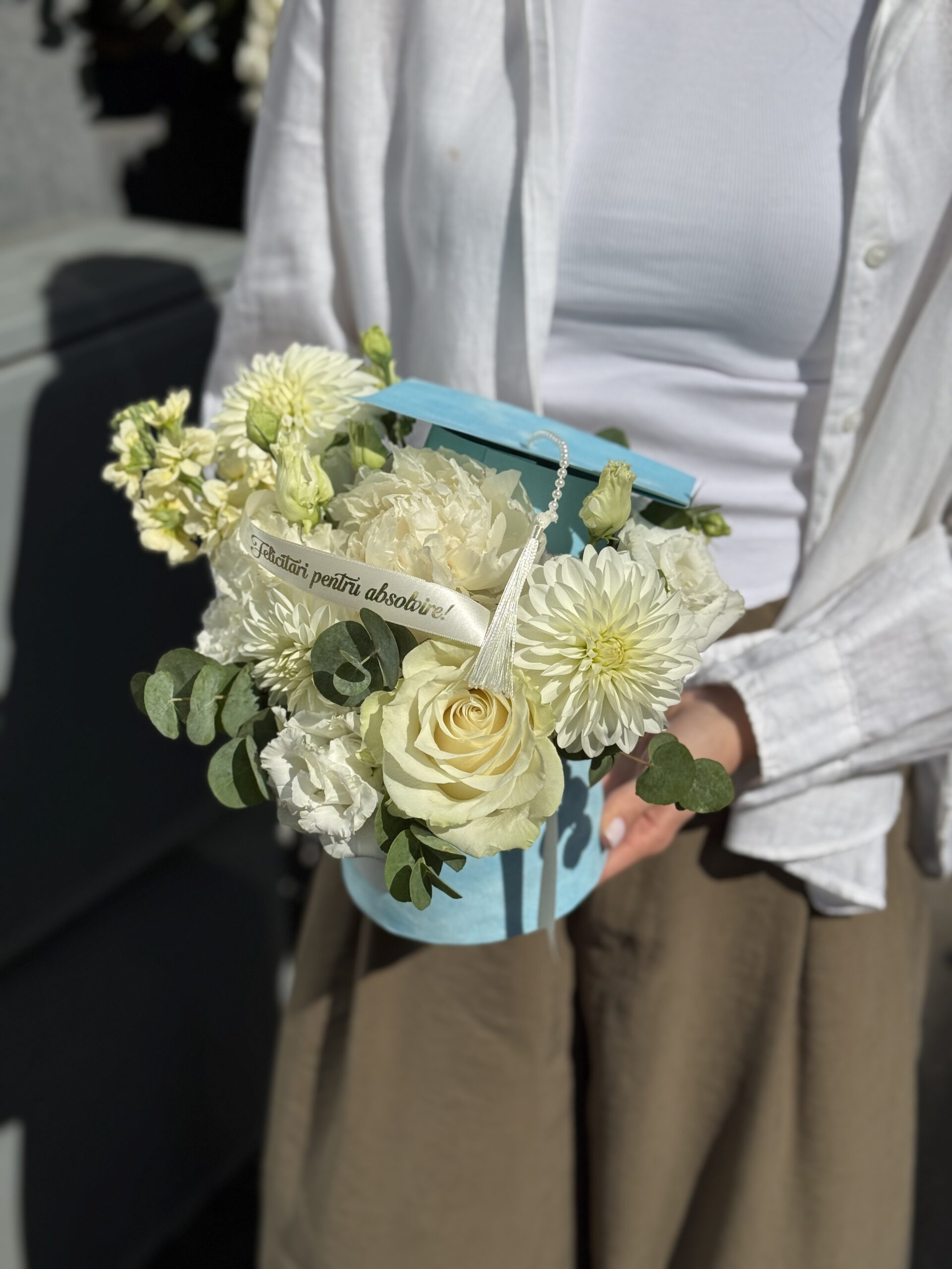 Aranjament floral tip tocă pentru absolvire #white - imagine 2